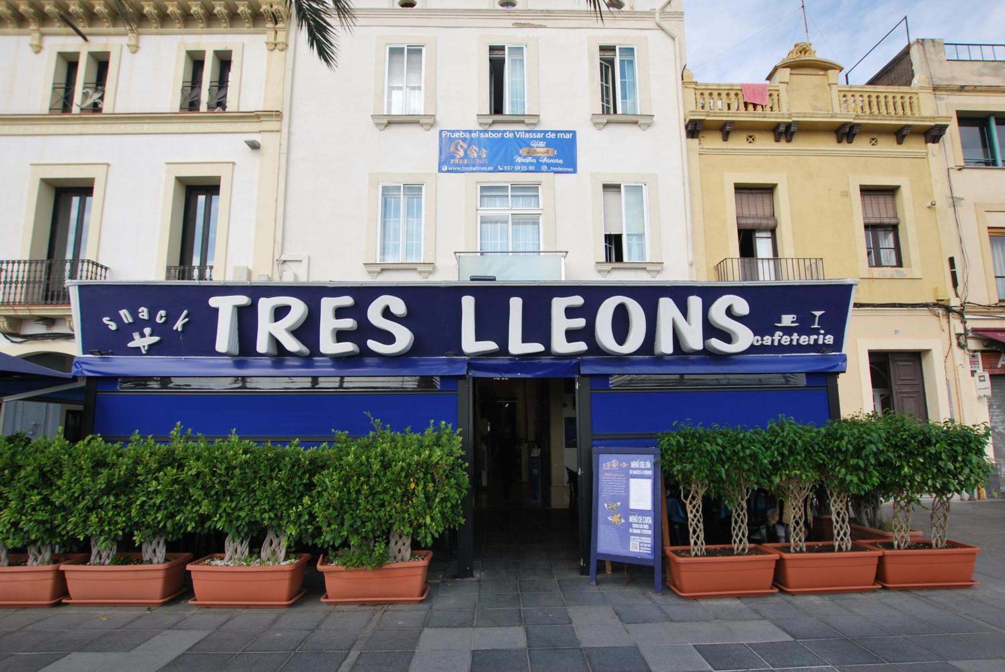 Hotel Tres Leones Vilassar De Mar Exterior foto